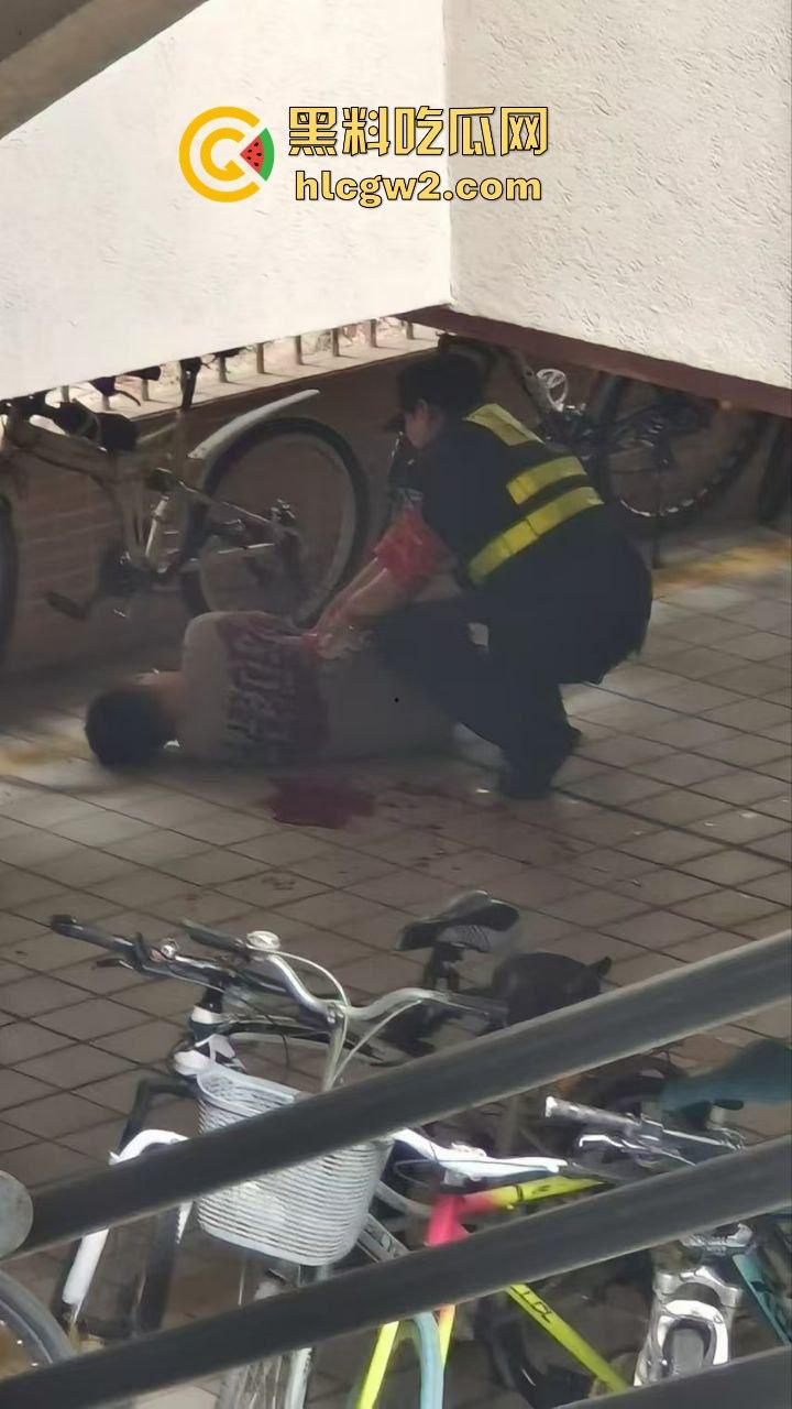 广东工业大学惊现捅人事件!凶手反锁宿舍内,保安公安疯狂踹门!
