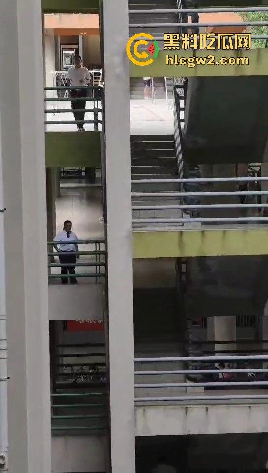 广东工业大学惊现捅人事件!凶手反锁宿舍内,保安公安疯狂踹门!