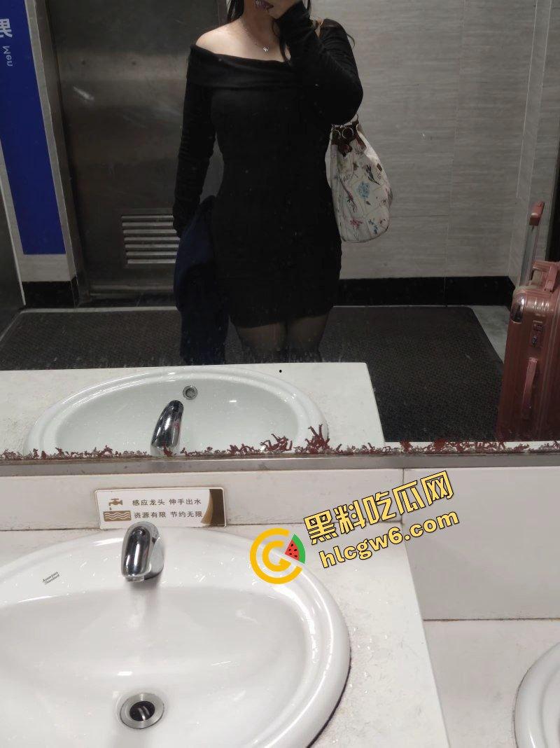 辽宁凤城肉感炮架风骚反差骚鸡『唐紫瑜』与啤酒肚大哥激情口交 内裤直插爆怼骚逼！原创独家流出！