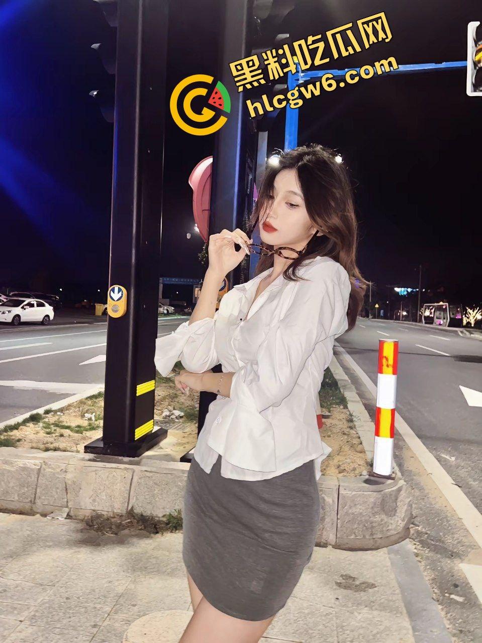 辽宁凤城肉感炮架风骚反差骚鸡『唐紫瑜』与啤酒肚大哥激情口交 内裤直插爆怼骚逼!原创独家流出!