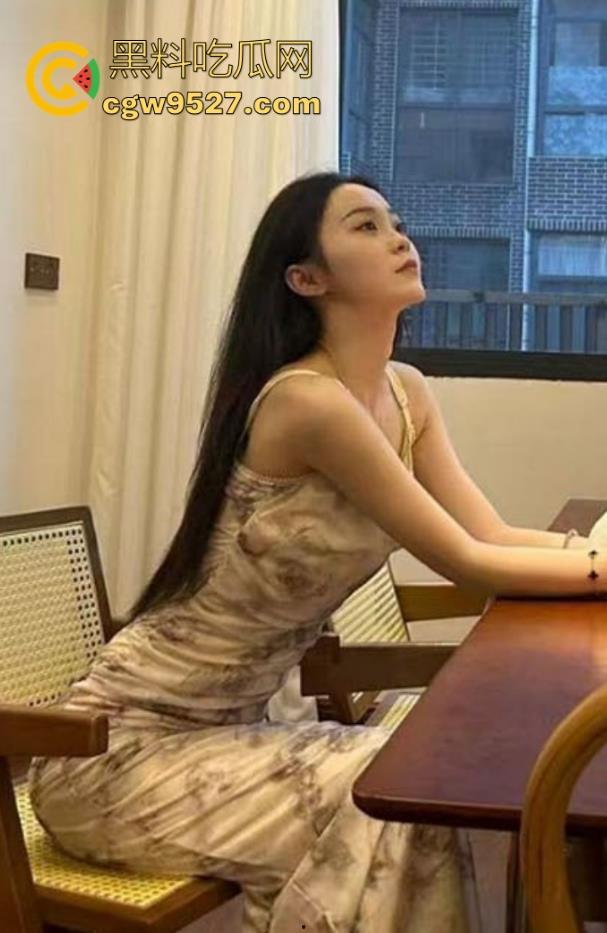 浙江工商大学高颜值女神【严妍】跟男友性爱视频曝光，御姐气质风情万种，黑丝露脸撸管必备的性感尤物！