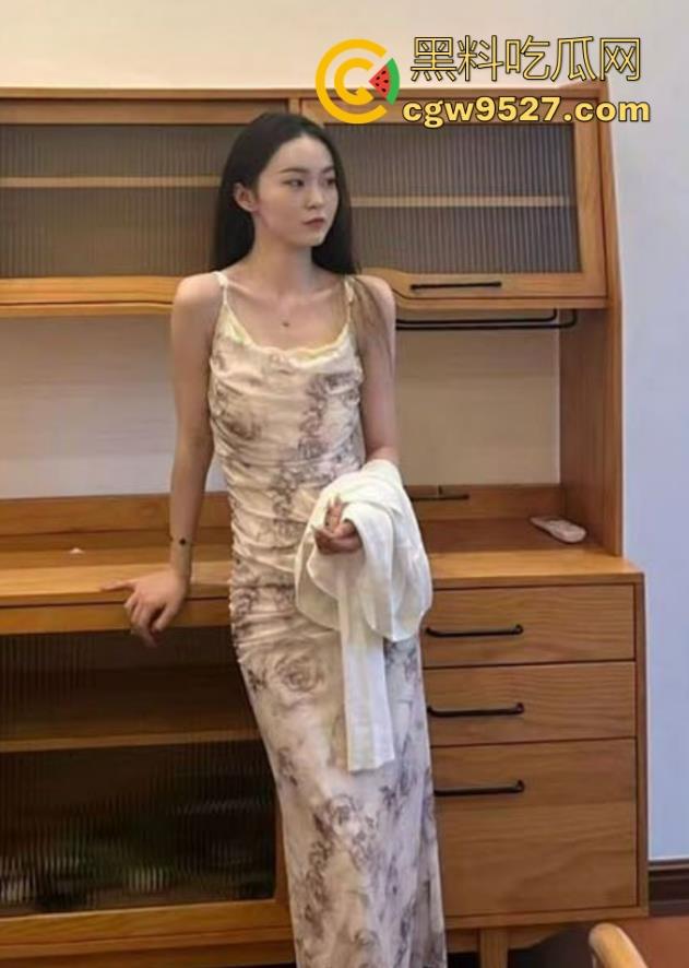 浙江工商大学高颜值女神【严妍】跟男友性爱视频曝光,御姐气质风情万种,黑丝露脸撸管必备的性感尤物!