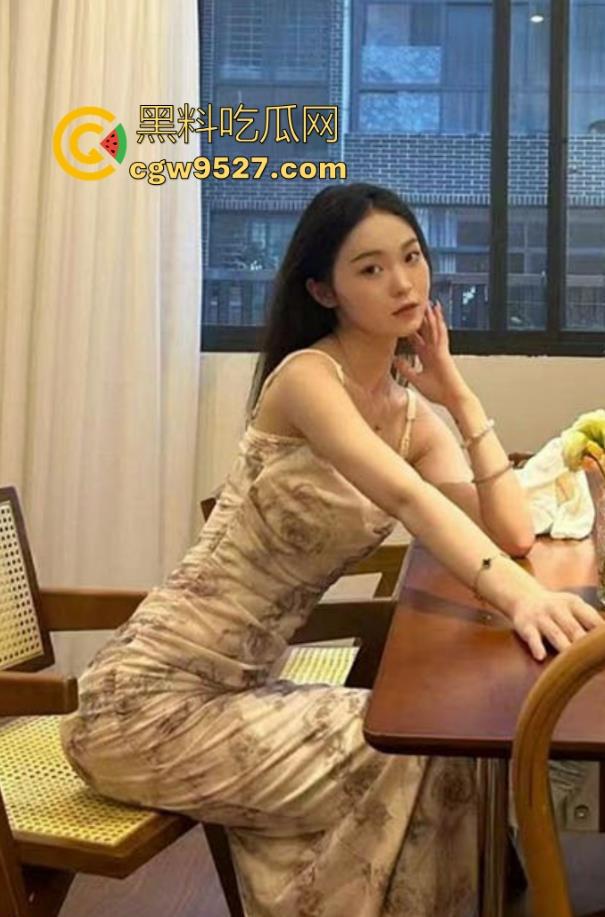 浙江工商大学高颜值女神【严妍】跟男友性爱视频曝光,御姐气质风情万种,黑丝露脸撸管必备的性感尤物!