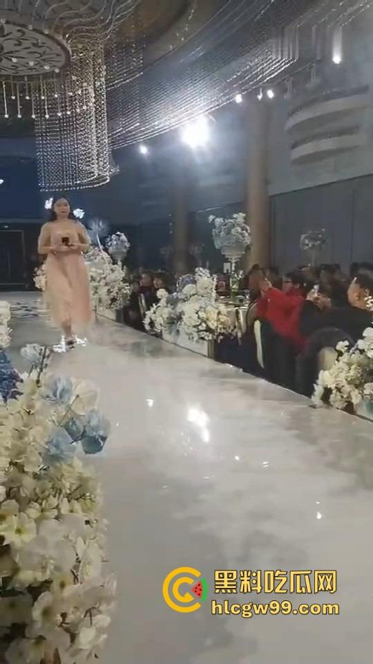 闺蜜比自己胖都嫁出去了，还要当伴娘送戒指，急火攻心气到晕倒，塑料姐妹情太真实了！