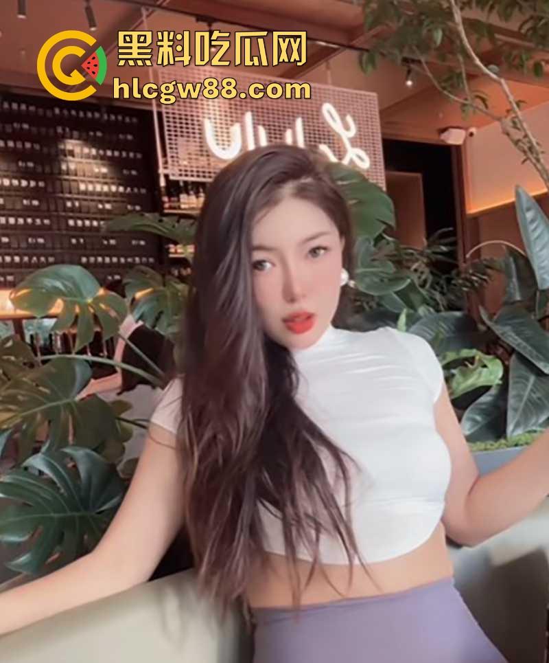 抖音网红【亦妍姐姐】极品尤物自慰视频曝光!黑丝御姐劈腿狂抠骚穴 戴狗链扭骚臀狂喷淫水。