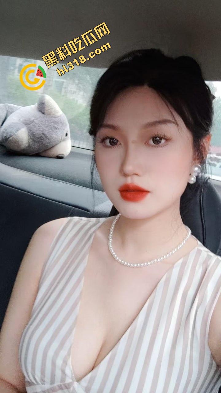 看电视时女友突然骑上来变身自动档,床上被丰乳肥臀暴摇榨精,这种体验哪个男人没幻想过?