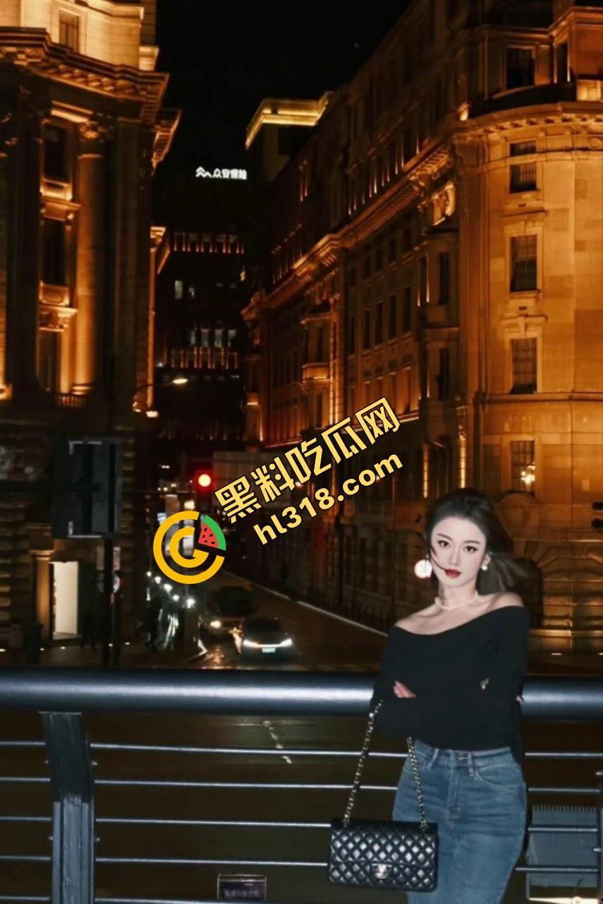 看电视时女友突然骑上来变身自动档,床上被丰乳肥臀暴摇榨精,这种体验哪个男人没幻想过?