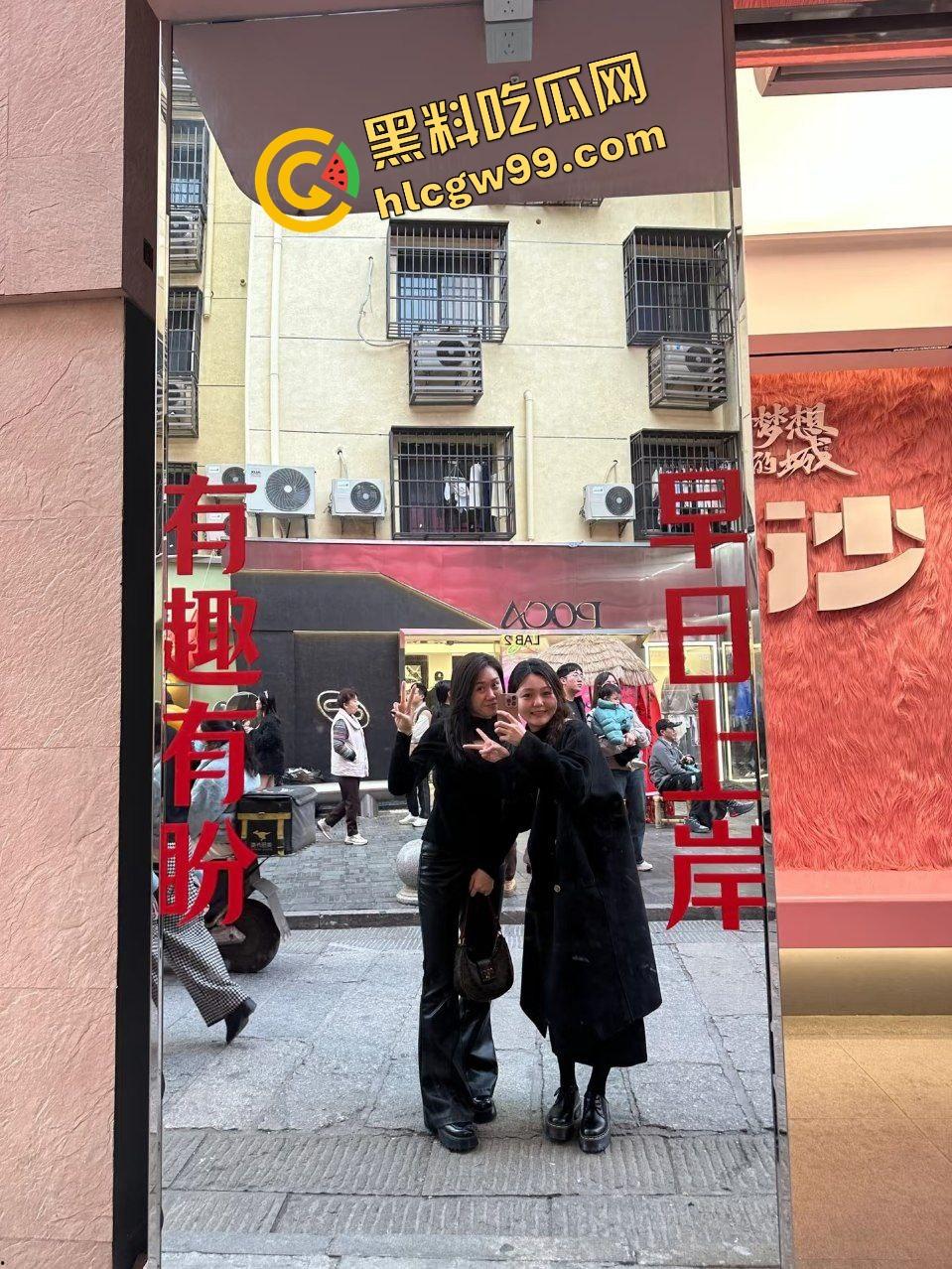 你大爷永远是你大爷!河南商丘农村少妇骚鸡,返乡回村穿肉丝与黑丝让大爷摸腿模玉足!这满足的笑容亮了!