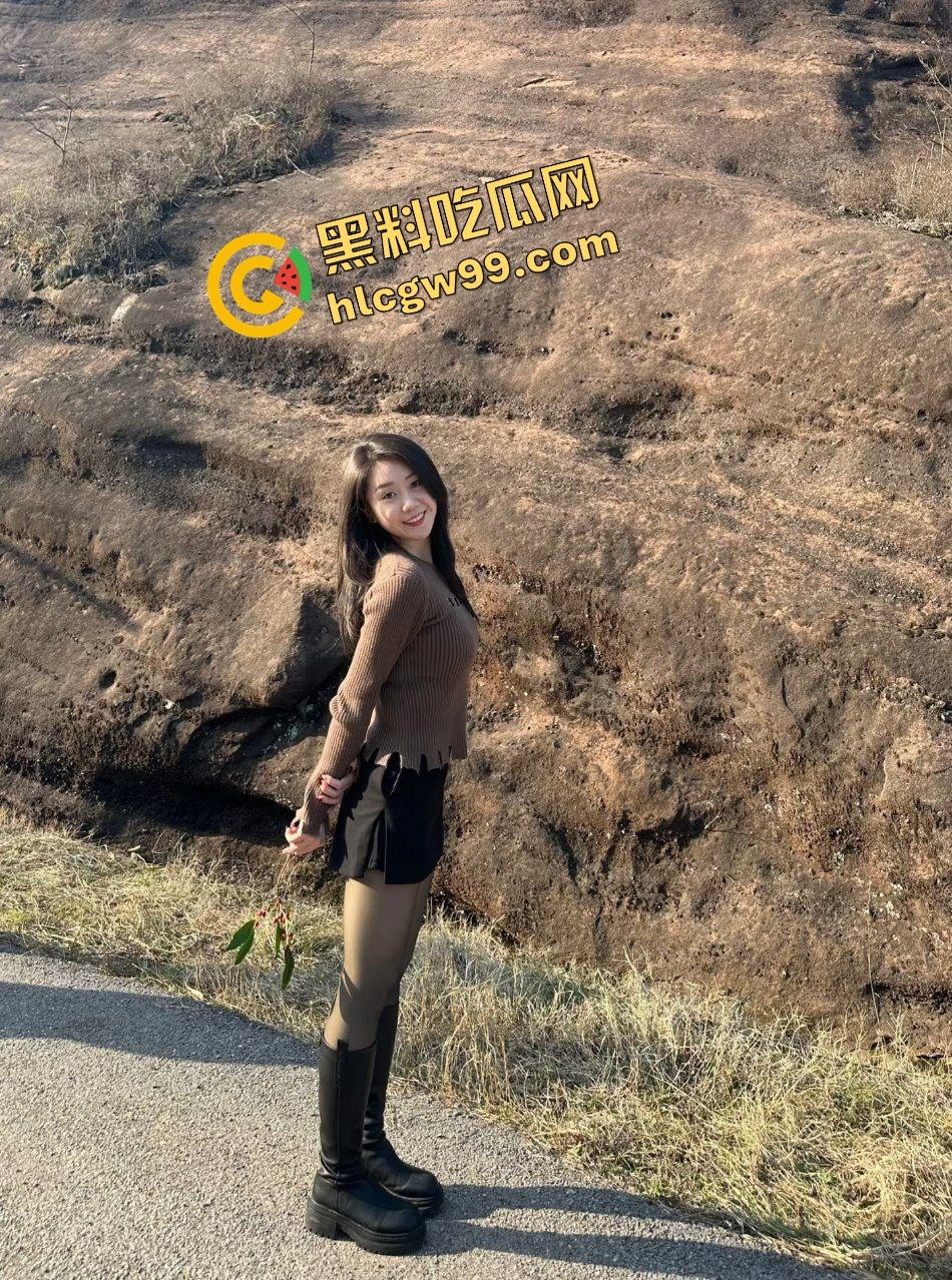 你大爷永远是你大爷!河南商丘农村少妇骚鸡,返乡回村穿肉丝与黑丝让大爷摸腿模玉足!这满足的笑容亮了!