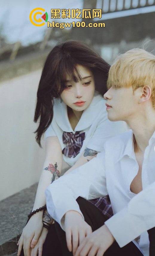 网红劲爆大瓜!!!抖音千万网红【你的欲梦】直播漏奶视频曝光,乳头黑黑的看来童锦成没少吸。