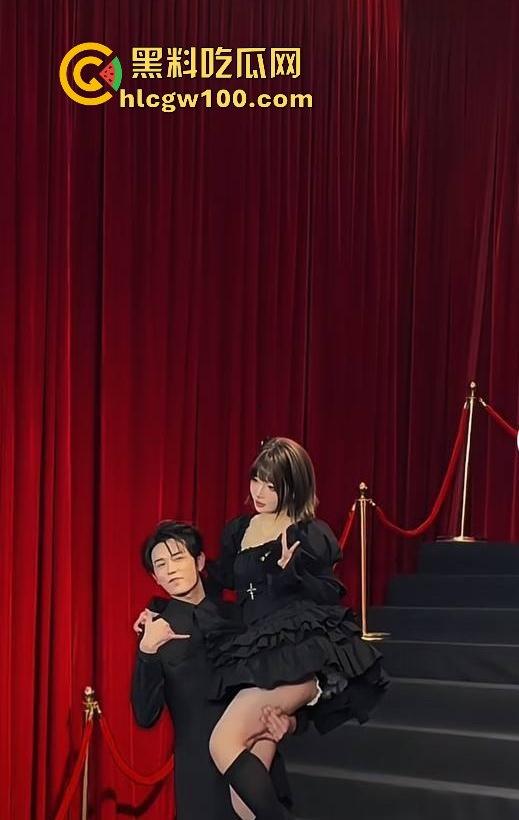 网红劲爆大瓜!!!抖音千万网红【你的欲梦】直播漏奶视频曝光,乳头黑黑的看来童锦成没少吸。