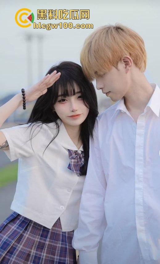 网红劲爆大瓜!!!抖音千万网红【你的欲梦】直播漏奶视频曝光,乳头黑黑的看来童锦成没少吸。