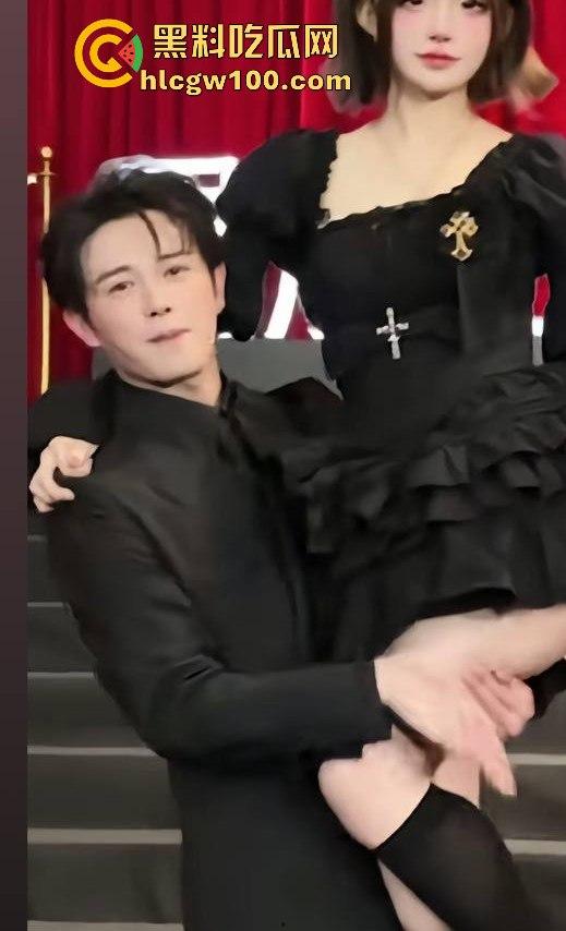 网红劲爆大瓜!!!抖音千万网红【你的欲梦】直播漏奶视频曝光,乳头黑黑的看来童锦成没少吸。