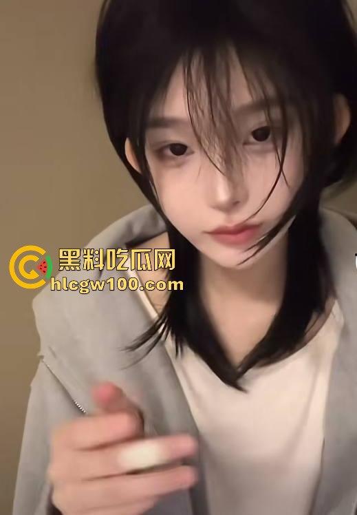 网红劲爆大瓜!!!抖音千万网红【你的欲梦】直播漏奶视频曝光,乳头黑黑的看来童锦成没少吸。