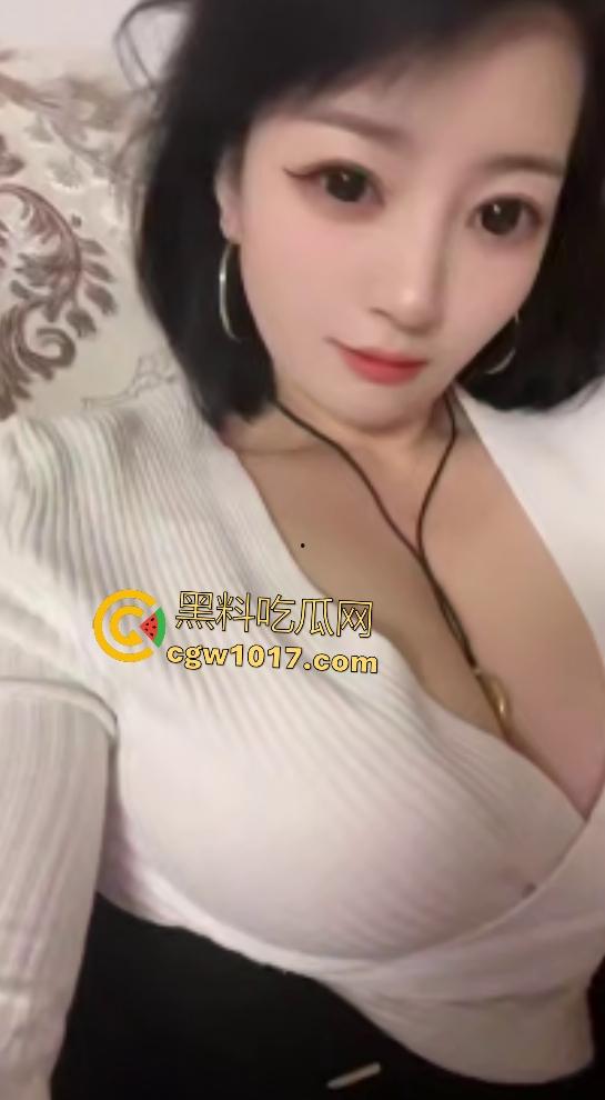 快手【小晴天】掰穴自慰,透明肉丝脱下猛插嫩逼,长美甲抠B不嫌痛,差点抠破阴道,这E罩奶够金主喝一年了!