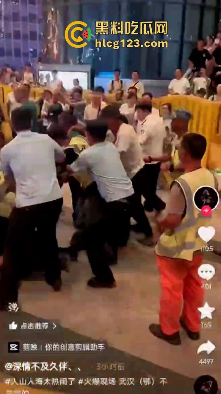 城市打拳挑战赛武汉烟花秀哪有打架好看!“一场烟花秀展现出中国人的百态”