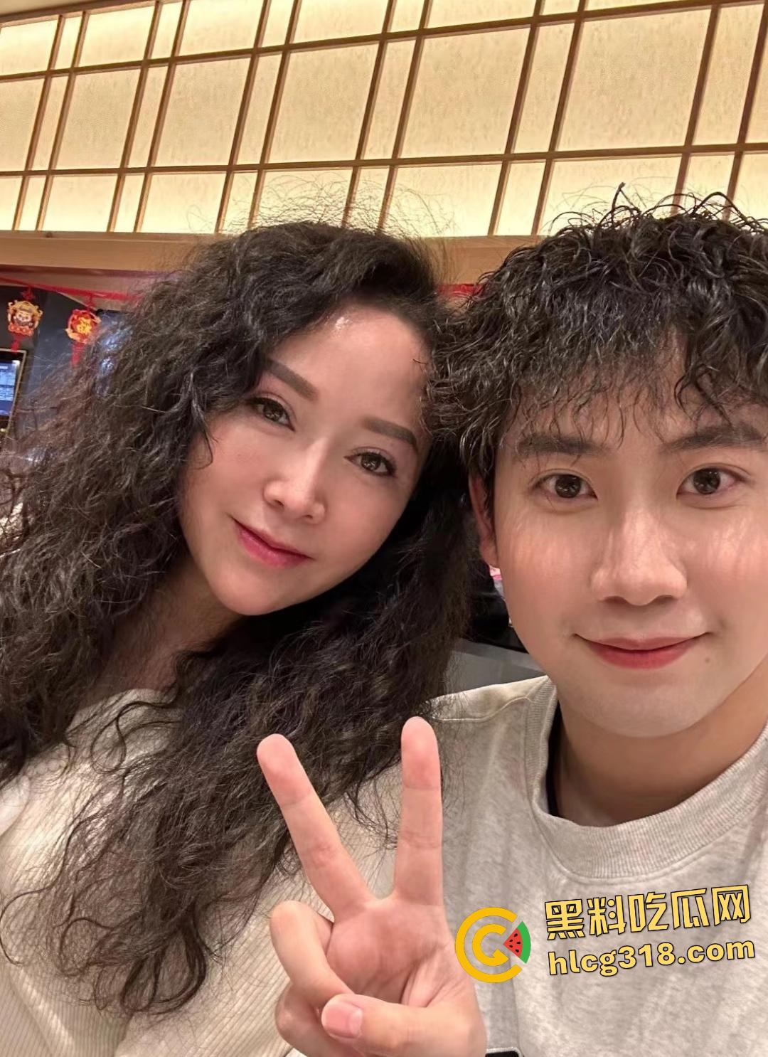 海角王者乱伦熟女妈妈大内射,单亲妈允许儿子逃学来操逼,但是回学校要好好学习哦!