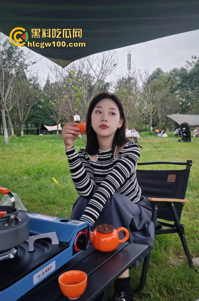 苏州极品气质女神【吴巧婷】被渣男调教成母狗，手拉牵引绳爆操后入内射，还送给兄弟轮流操着玩！