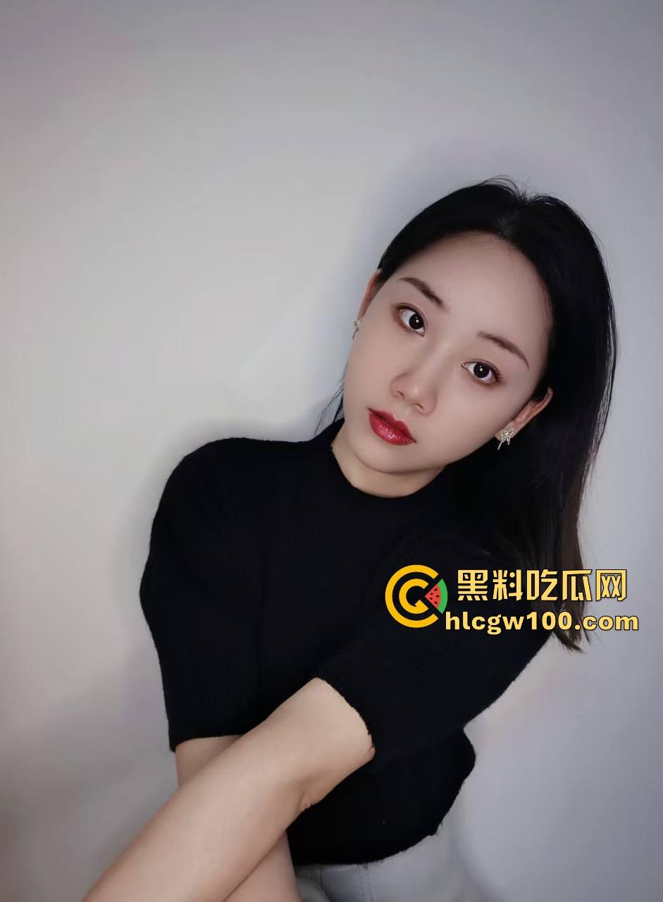 苏州极品气质女神【吴巧婷】被渣男调教成母狗,手拉牵引绳爆操后入内射,还送给兄弟轮流操着玩!