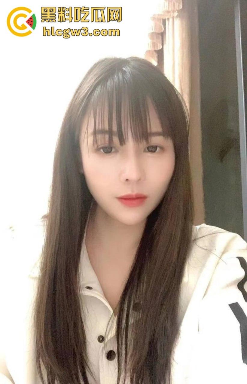 极品反差少女【凌薇】线下约啪金主爸爸多P全套性爱自拍疯传,清纯脸配骚浪身子,真他妈是反差婊中的极品!