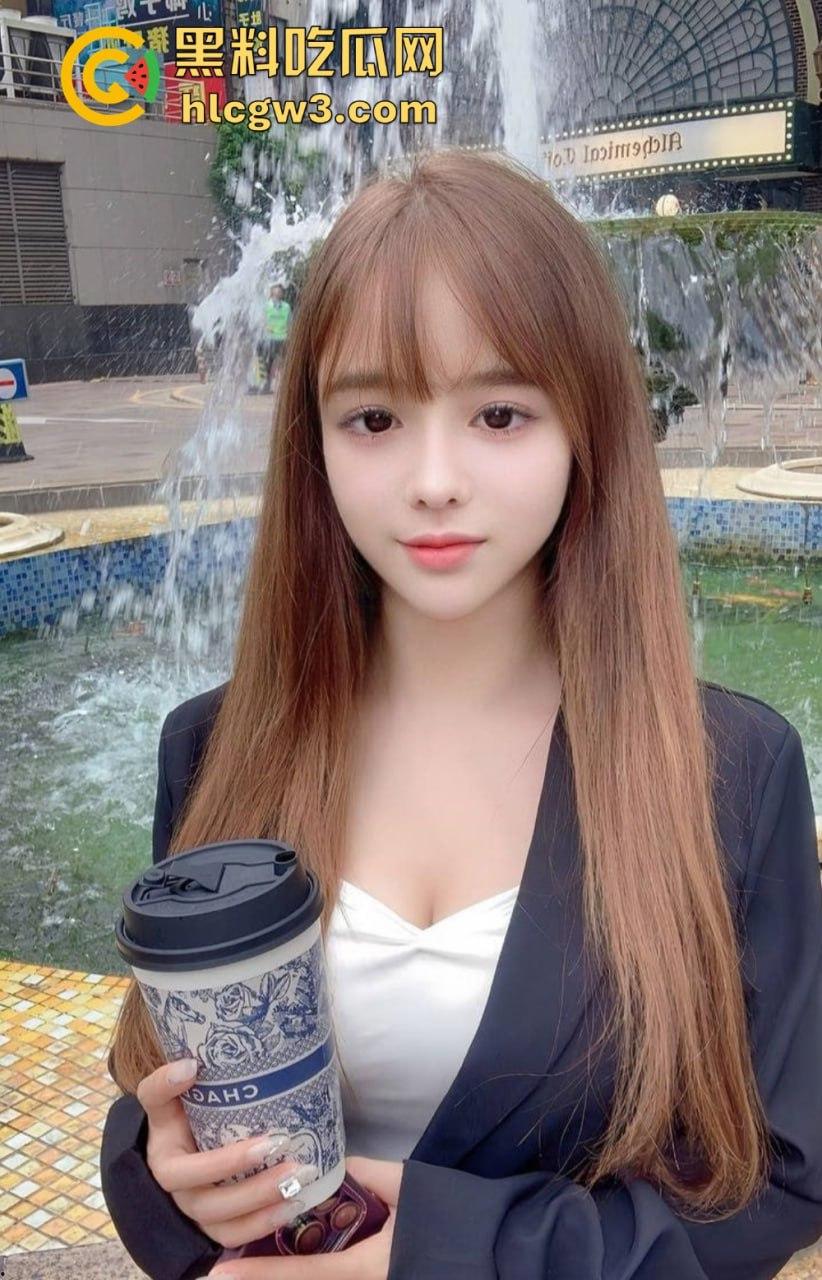 极品反差少女【凌薇】线下约啪金主爸爸多P全套性爱自拍疯传,清纯脸配骚浪身子,真他妈是反差婊中的极品!