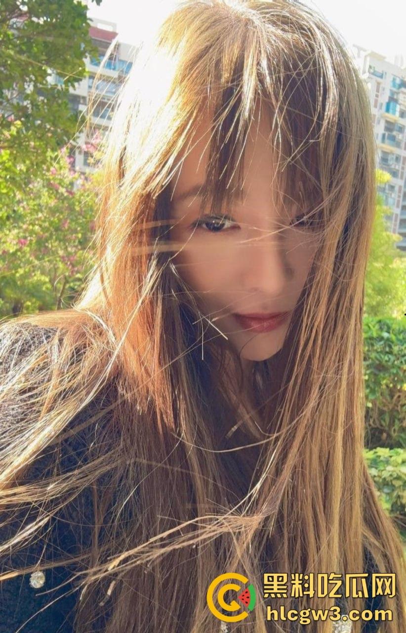 极品反差少女【凌薇】线下约啪金主爸爸多P全套性爱自拍疯传,清纯脸配骚浪身子,真他妈是反差婊中的极品!