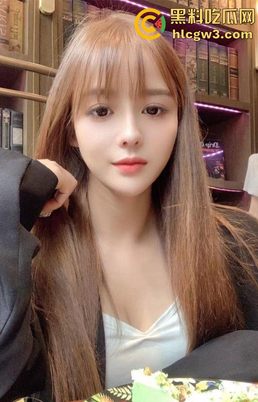 极品反差少女【凌薇】线下约啪金主爸爸多P全套性爱自拍疯传,清纯脸配骚浪身子,真他妈是反差婊中的极品!