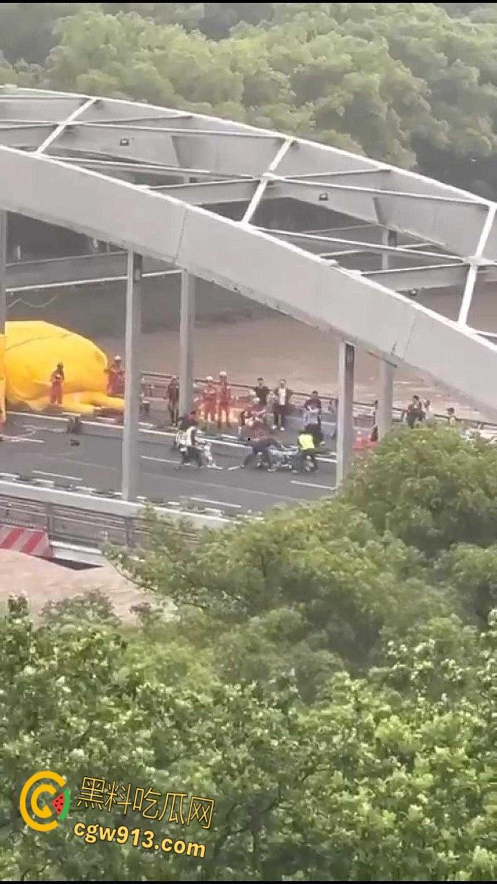 宁波一男子抛妻弃子,净身出户出轨怀孕四月女主播,结果女主播要分手,万念俱灰跳桥 !