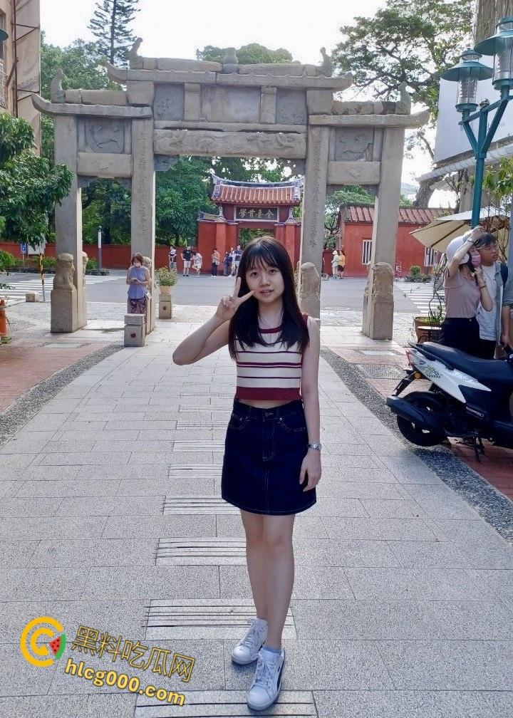 上海交通大学女大学生【余乐华】，被渣男网恋面基，强推调教良家小妹，带上眼罩秒变私人玩物 !