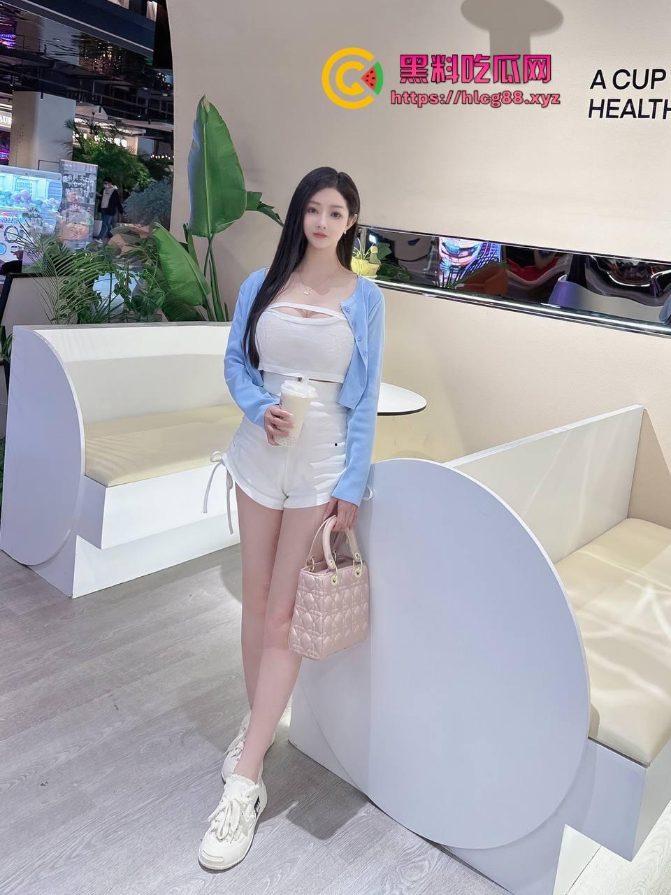 福建厦门御姐『王兜兜』浪肉天赐蕾丝婊,黑丝足交捣骚窝,脚丫戳逼汁满溢,撑烂骚穴不怕脚气臭!