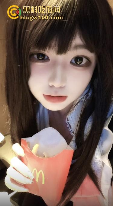 抖音20万粉cos小网红『暗黑水晶铁蛋酱』线下约炮粉丝玩制服吃鸡,各种丝袜轮番上,骚路数堪称行业指南!