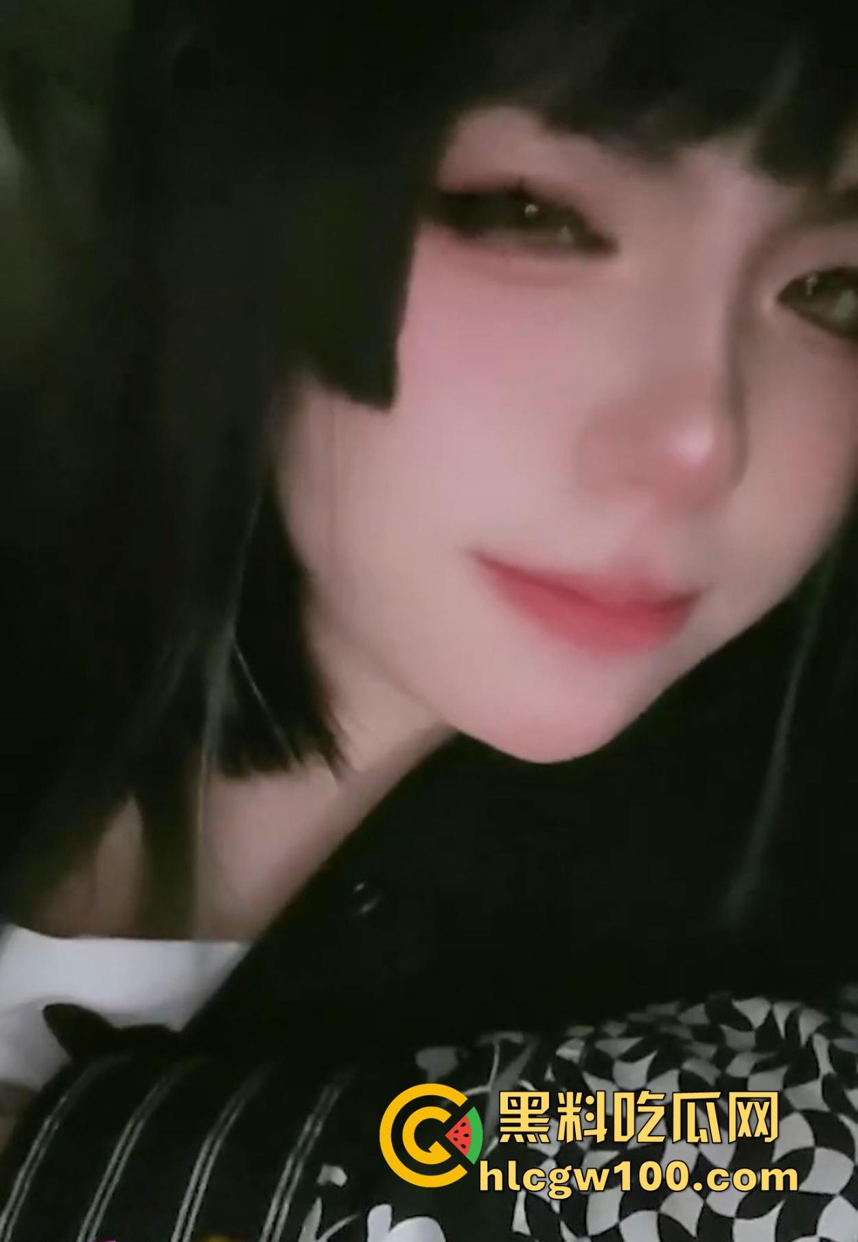 抖音20万粉cos小网红『暗黑水晶铁蛋酱』线下约炮粉丝玩制服吃鸡,各种丝袜轮番上,骚路数堪称行业指南!