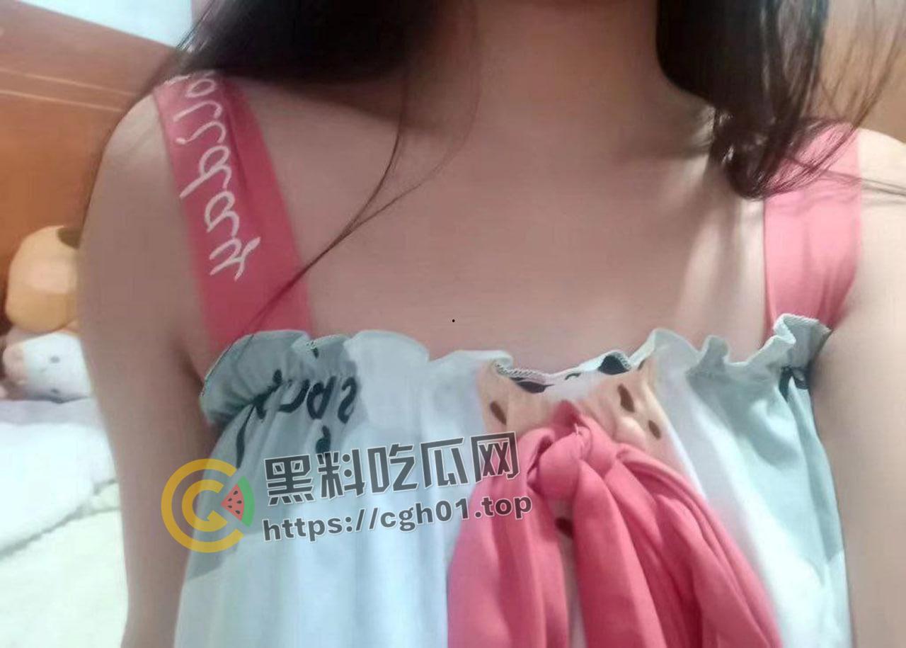 集美大学女大学生重磅流出!冰山御姐的反差另一面 男友视角的粉嫩母狗