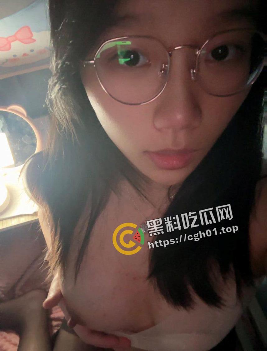 集美大学女大学生重磅流出!冰山御姐的反差另一面 男友视角的粉嫩母狗