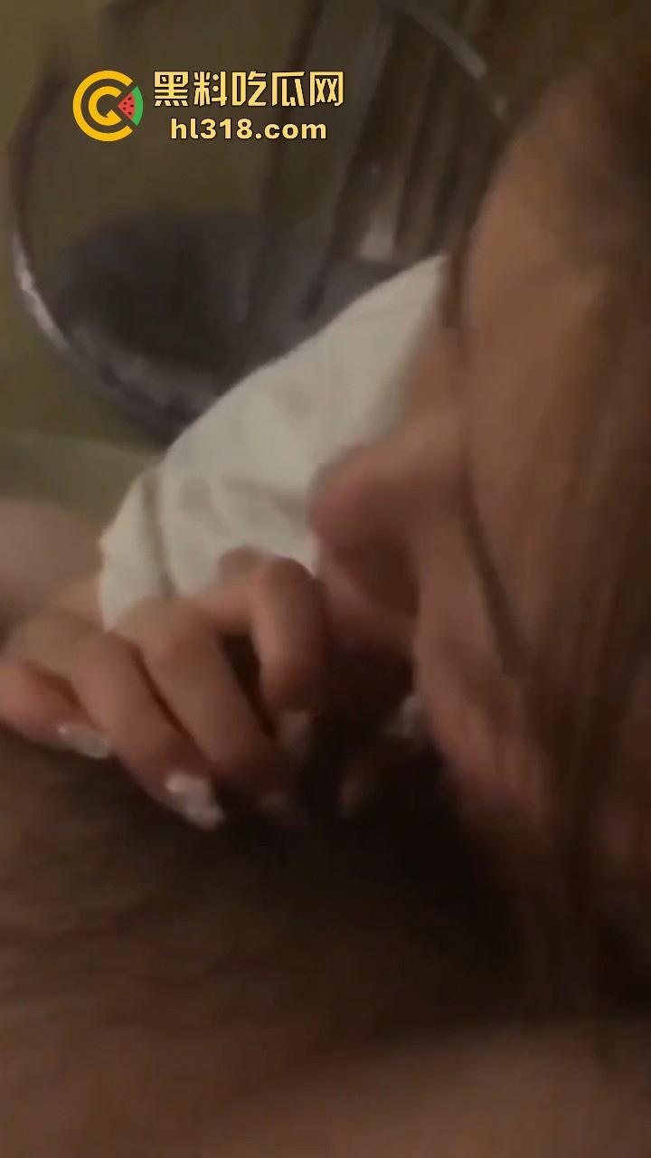 绝美御姐【林颖慧】性爱私拍曝光，高颜值尤物身材火辣，风骚勾人口活超绝，化身淫荡小兔子榨干你的精液！