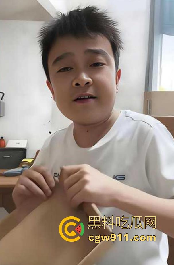 中国达人秀,袖珍女演员【朱洁】被侏儒前夫【秦学仕】,举报婚内出轨【柴彦吉】,拍摄的小视频被曝光!