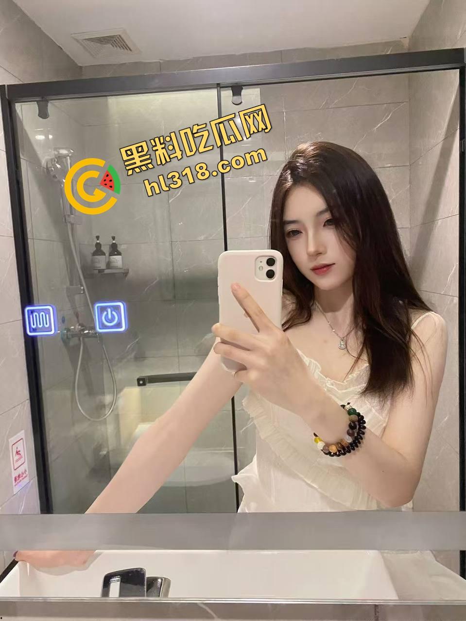 偷操哥哥女友,她贱到不让拍还死命夹,嘴上说再内射就咬断鸡巴,其实浪得要命,操爽了就射里面!