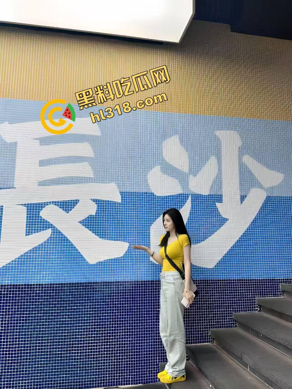 偷操哥哥女友,她贱到不让拍还死命夹,嘴上说再内射就咬断鸡巴,其实浪得要命,操爽了就射里面!