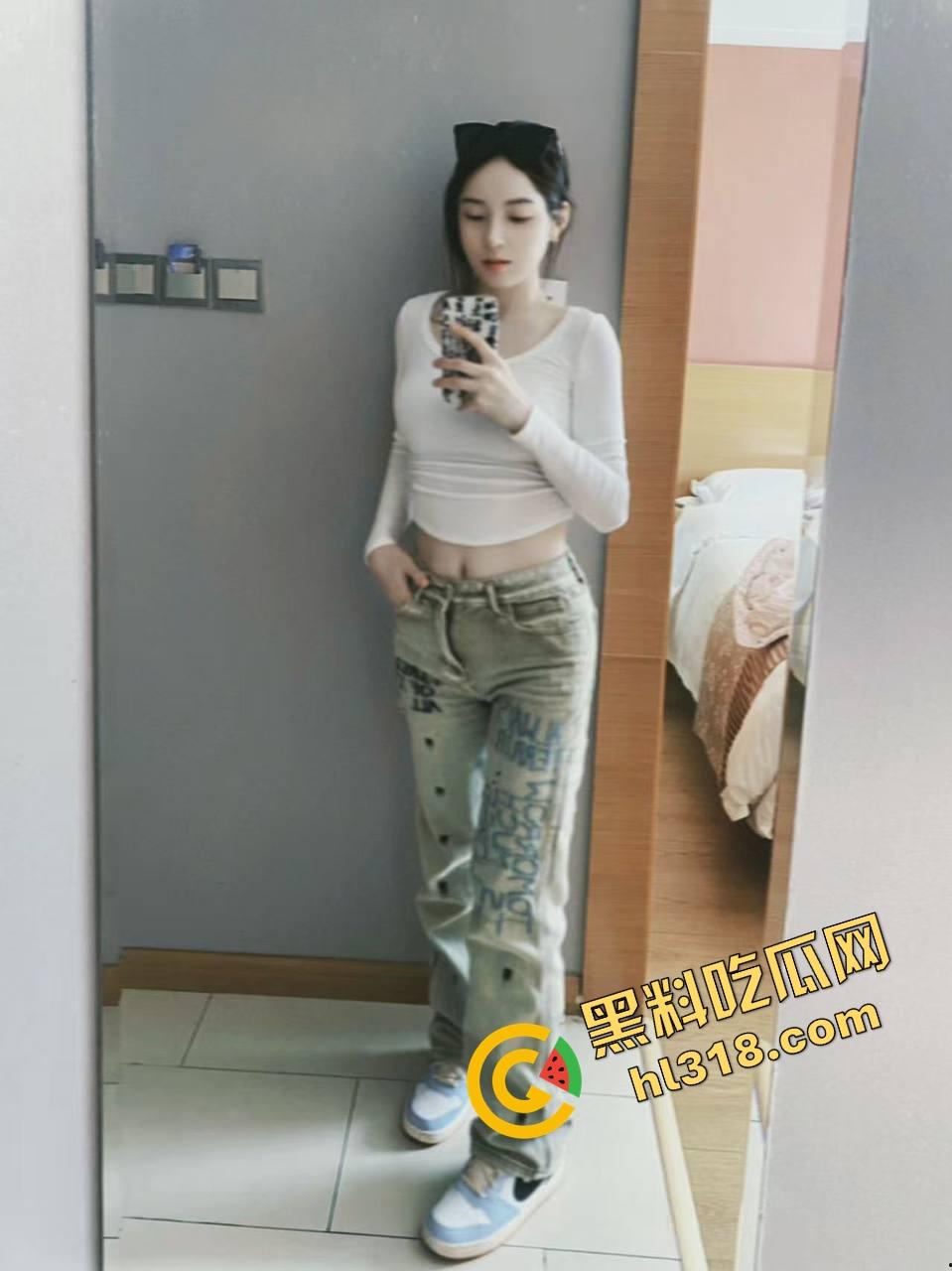 偷操哥哥女友,她贱到不让拍还死命夹,嘴上说再内射就咬断鸡巴,其实浪得要命,操爽了就射里面!