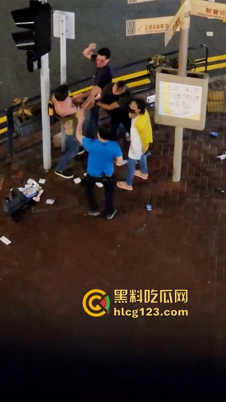 小偷夫妻挺猖狂!【黄埔新天地AEON】惊现“拿”货男女 被保安当众“打包”带走 丢人丢到家了!