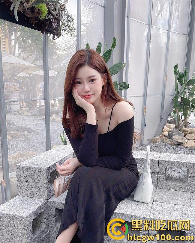 台湾高雄超甜模特【lhua】胯下口交舔屌,主动骑在鸡巴上坐下去来回抽插