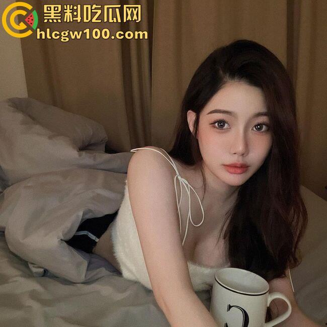 台湾高雄超甜模特【lhua】胯下口交舔屌,主动骑在鸡巴上坐下去来回抽插