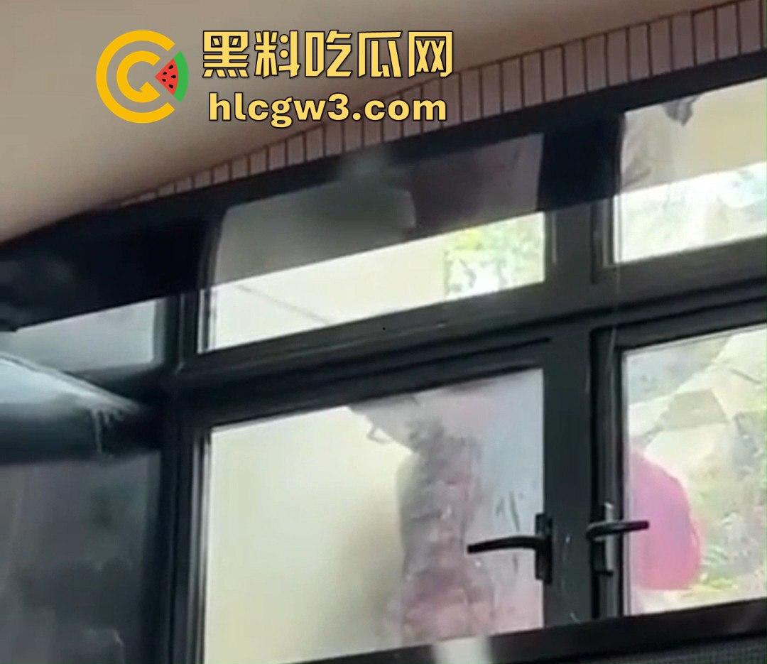 青岛海洋大学的骚情侣课堂窗外直接开搞 窗边扣逼声啪啪响 老师讲课被迫加背景音 海洋大学不愧是浪之巅!