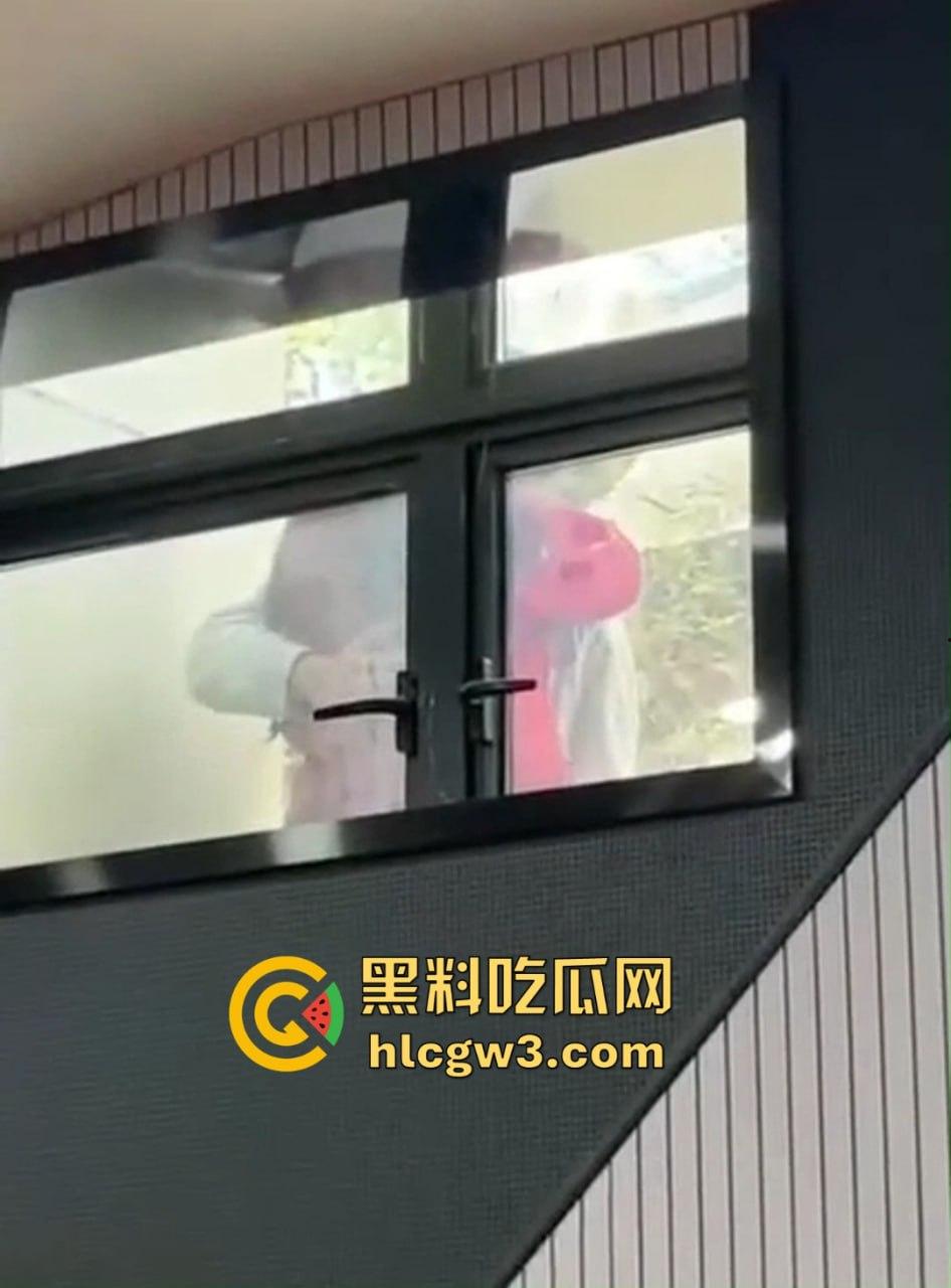 青岛海洋大学的骚情侣课堂窗外直接开搞 窗边扣逼声啪啪响 老师讲课被迫加背景音 海洋大学不愧是浪之巅!