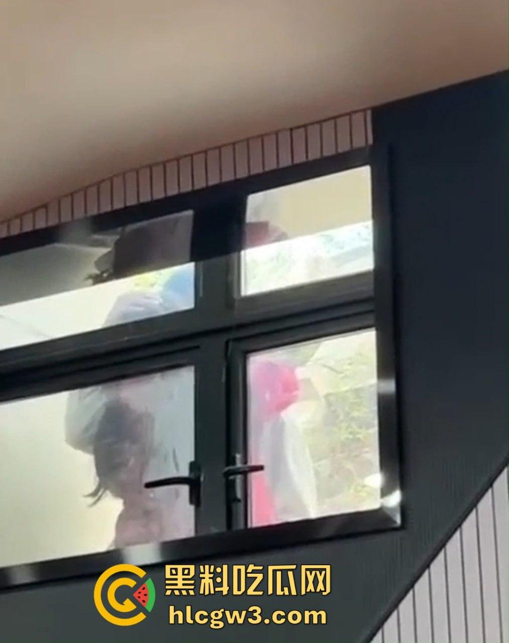 青岛海洋大学的骚情侣课堂窗外直接开搞 窗边扣逼声啪啪响 老师讲课被迫加背景音 海洋大学不愧是浪之巅!