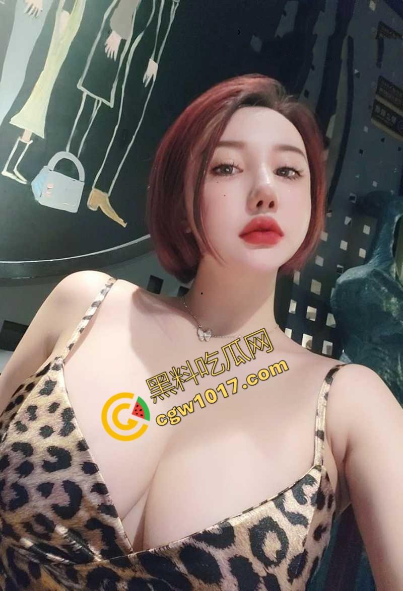 冷艳秘书【yooheejade】穿开档情趣装陪老板出差,高冷外表下是淫荡女王,连环榨精,完美身材,令人血脉喷张!