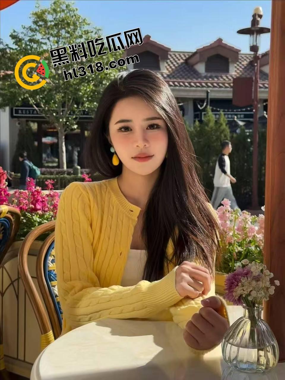 舔狗极限受虐,全裸当狗钻裤裆只为肏屄,双S女主一个御姐拿皮鞭一个JK妹子加油,操逼得先钻十圈!