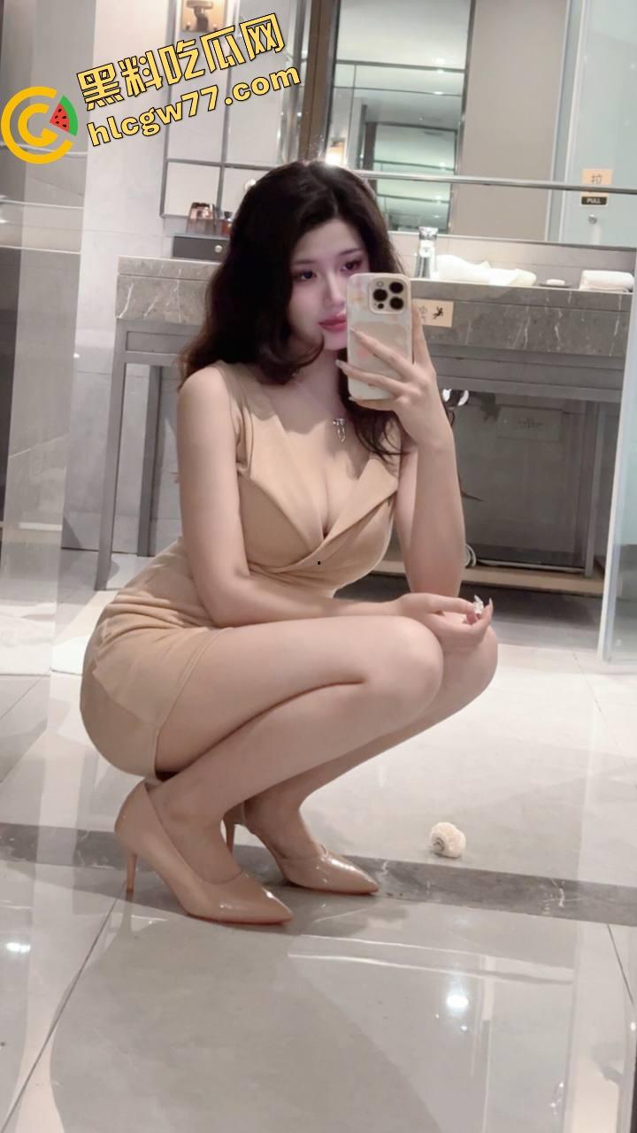 武汉公司里的母狗同事『钱津淼』喜欢玩SM戴项圈当狗,每晚都想被干哭,每次都要口爆才收工!