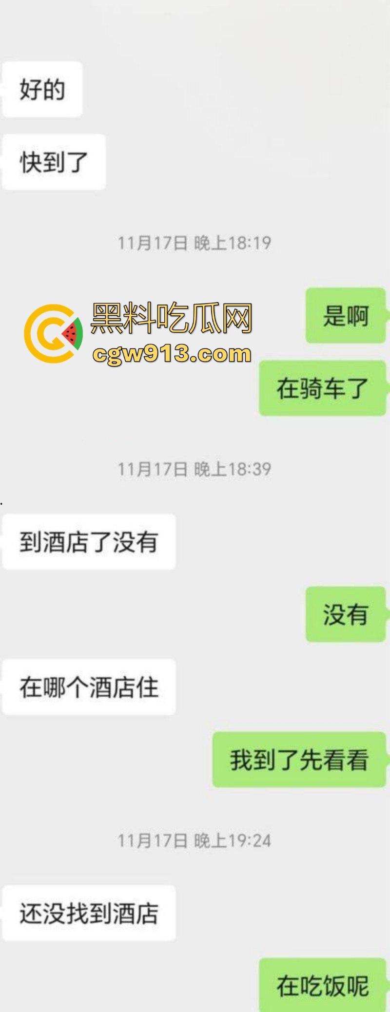 饥渴已久的干妈勾引我吃完饭就去干她，性爱途中接电话浪叫不停，花式猛干，呻吟声充满了整个房间！