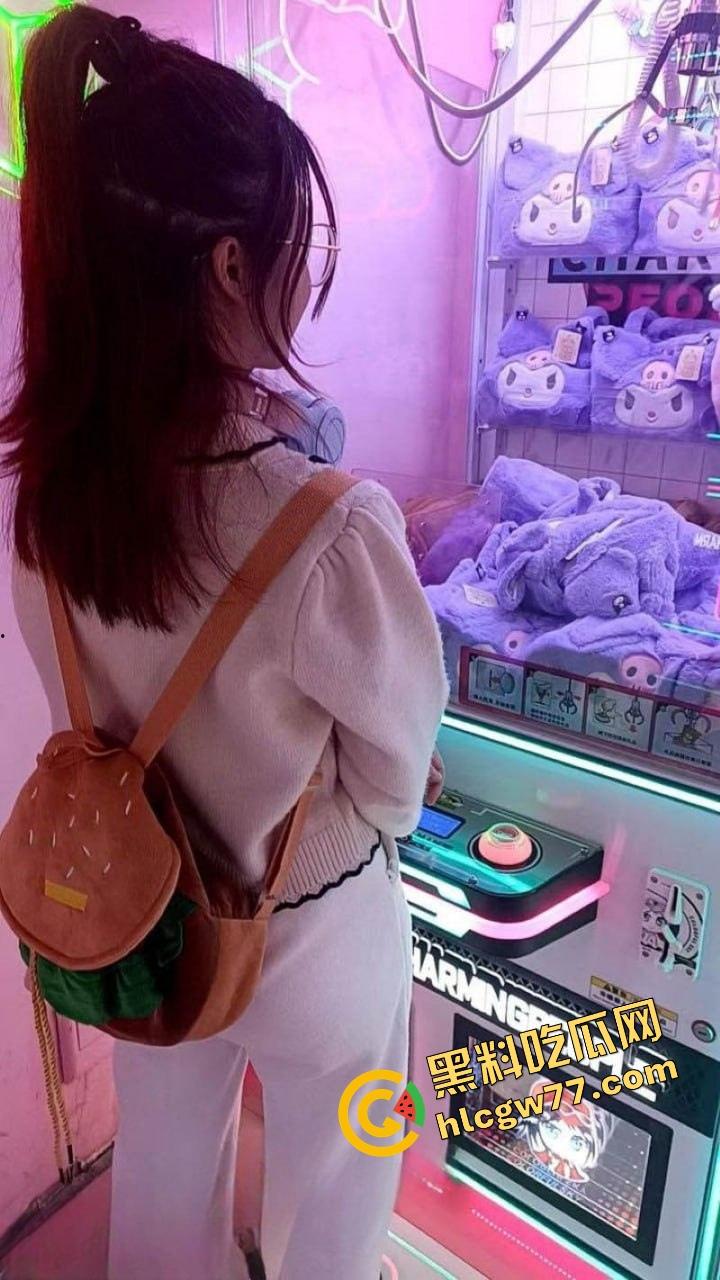 柳州卖水果老表勾搭学生妹约炮炫耀,清纯校花被操到喷水,视频流出辣眼睛!